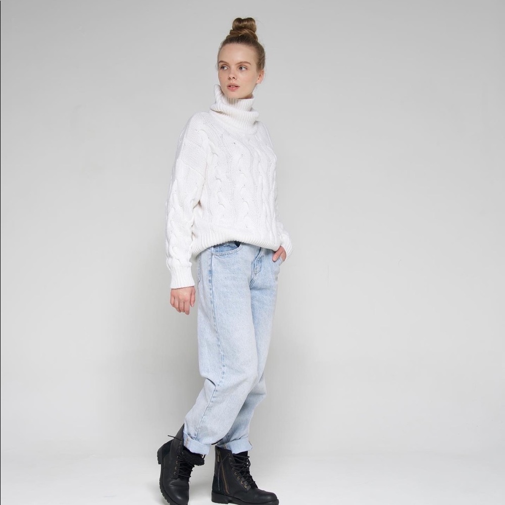 White wool sweater. Size L Streetwear. Warm winter sweater.
